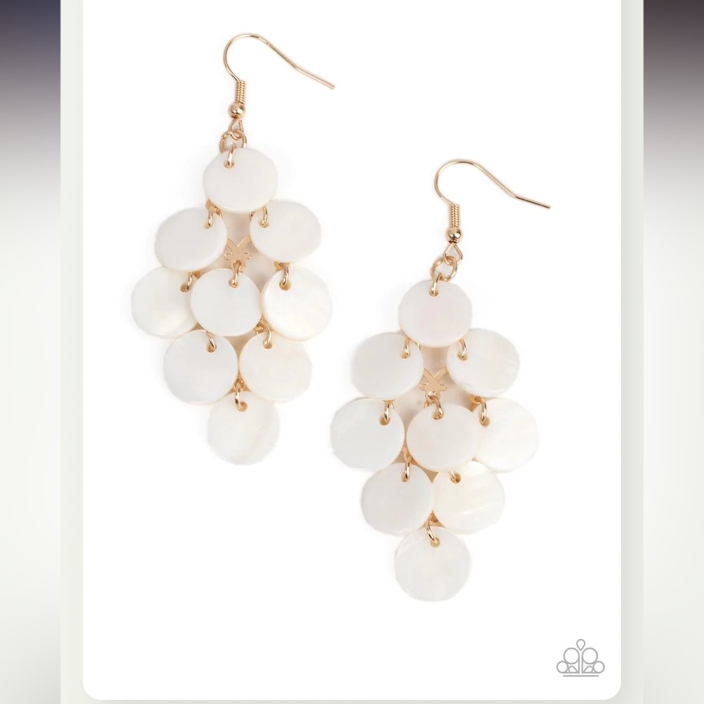 NWT Paparazzi white dangle earrings
